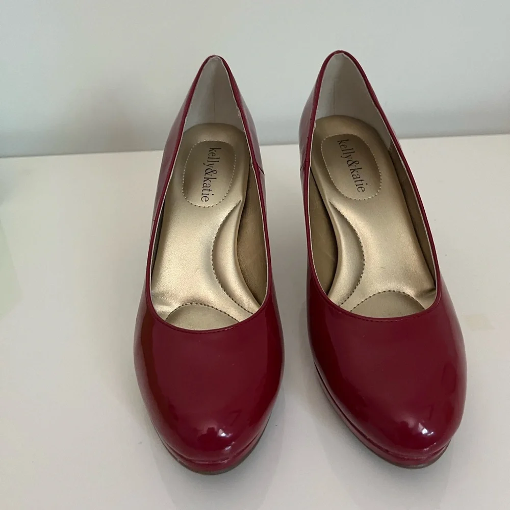 Kelly & Katie Glossy Burgundy Heels - Picture 1 of 7